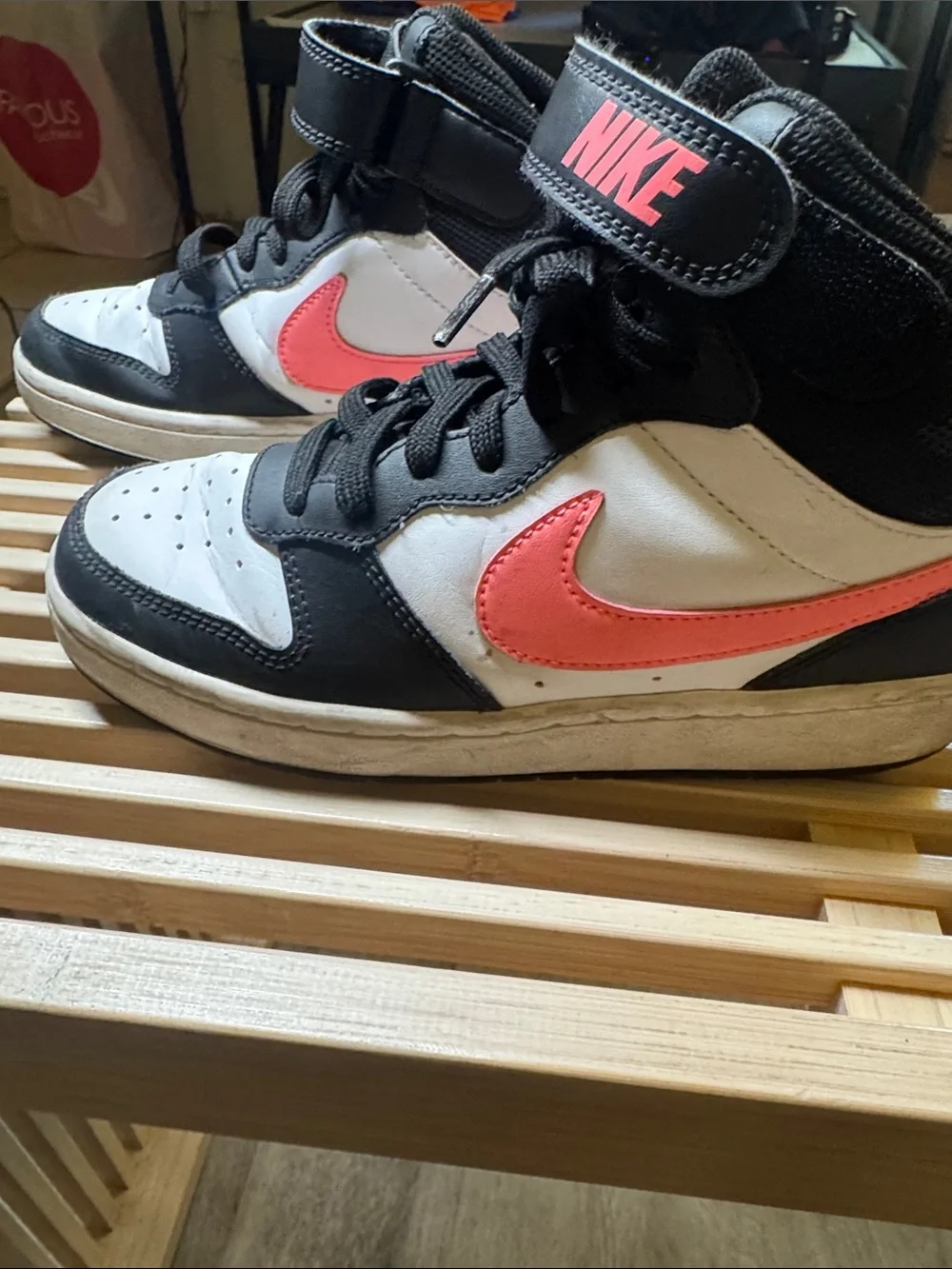 Nike Kids High-Top Sneakers in Black, White & Pink Coral size 4.5Y